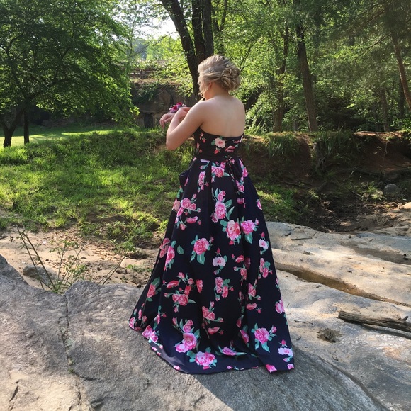 Prom dress❤️ - Picture 3 of 4